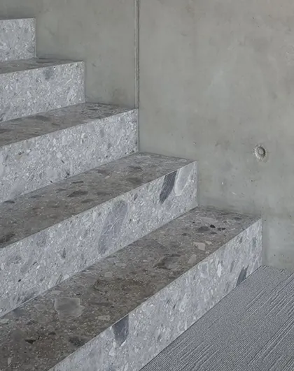 Détail d'un escalier en terrazzo